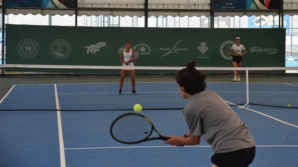 Cudi Cup Tenis Turnuvası’nda çeyrek ve yarı final maçları yapıldı